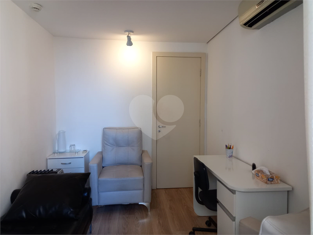 Vende se linda Sala Comercial com 37m2 em Frente Metrô Paraíso/Vl. Mariana SP