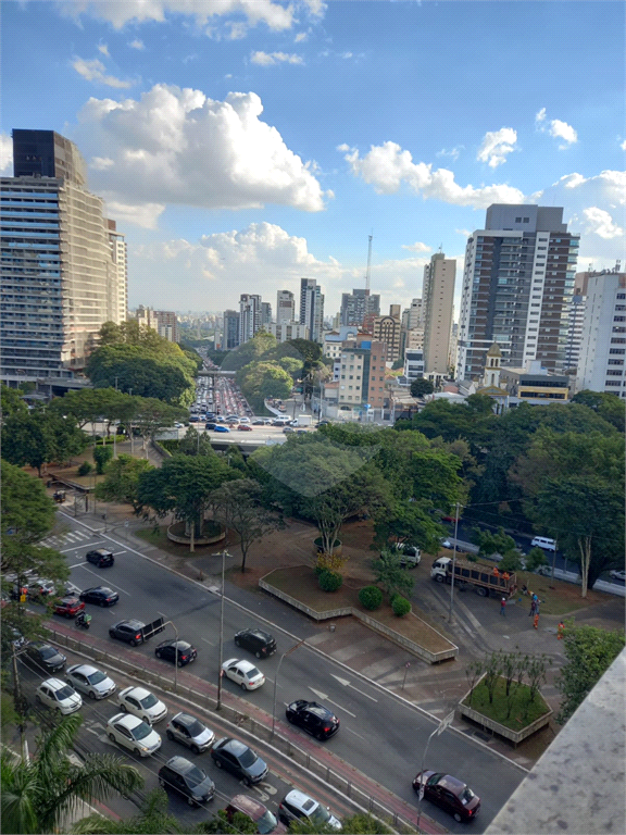 Vende se linda Sala Comercial com 37m2 em Frente Metrô Paraíso/Vl. Mariana SP