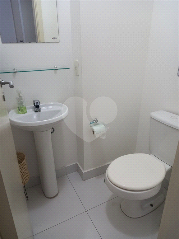 Vende se linda Sala Comercial com 37m2 em Frente Metrô Paraíso/Vl. Mariana SP