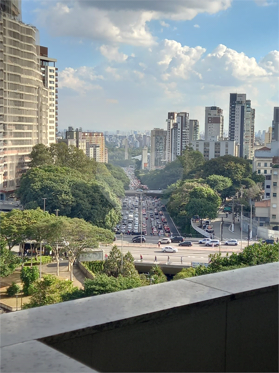 Vende se linda Sala Comercial com 37m2 em Frente Metrô Paraíso/Vl. Mariana SP