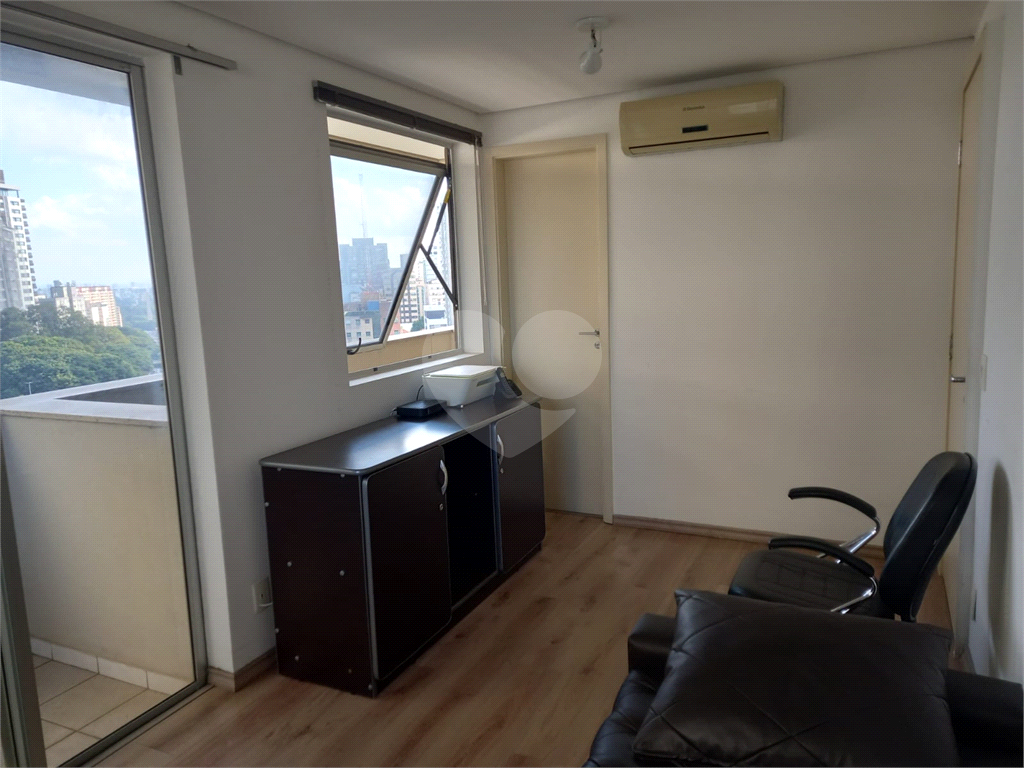 Vende se linda Sala Comercial com 37m2 em Frente Metrô Paraíso/Vl. Mariana SP