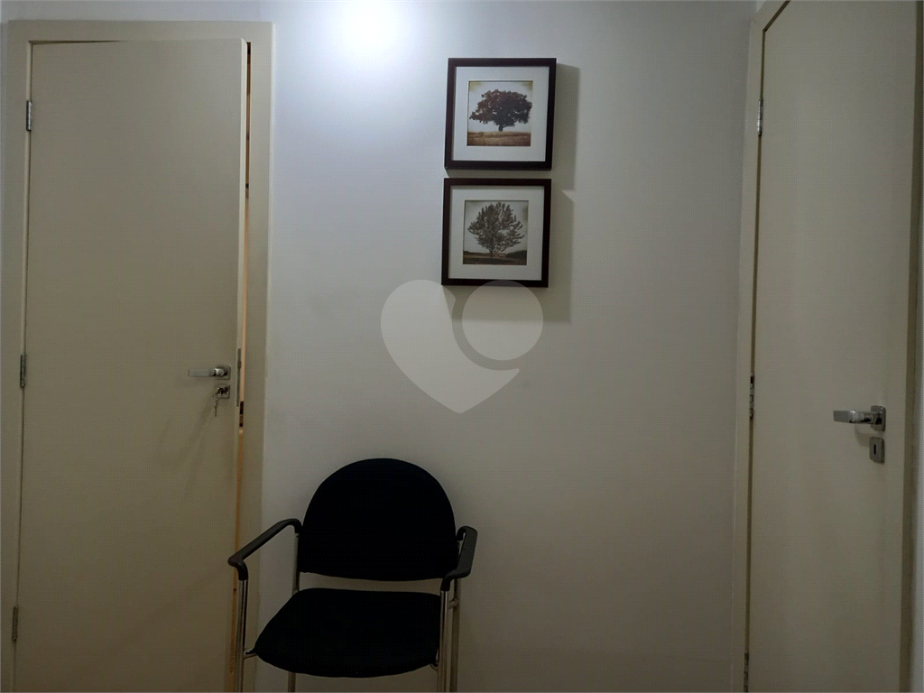 Vende se linda Sala Comercial com 37m2 em Frente Metrô Paraíso/Vl. Mariana SP