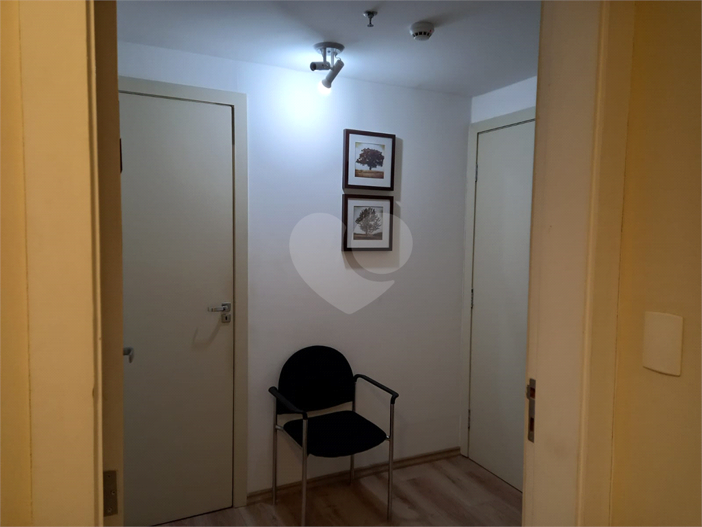 Vende se linda Sala Comercial com 37m2 em Frente Metrô Paraíso/Vl. Mariana SP