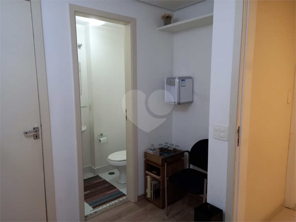 Vende se linda Sala Comercial com 37m2 em Frente Metrô Paraíso/Vl. Mariana SP