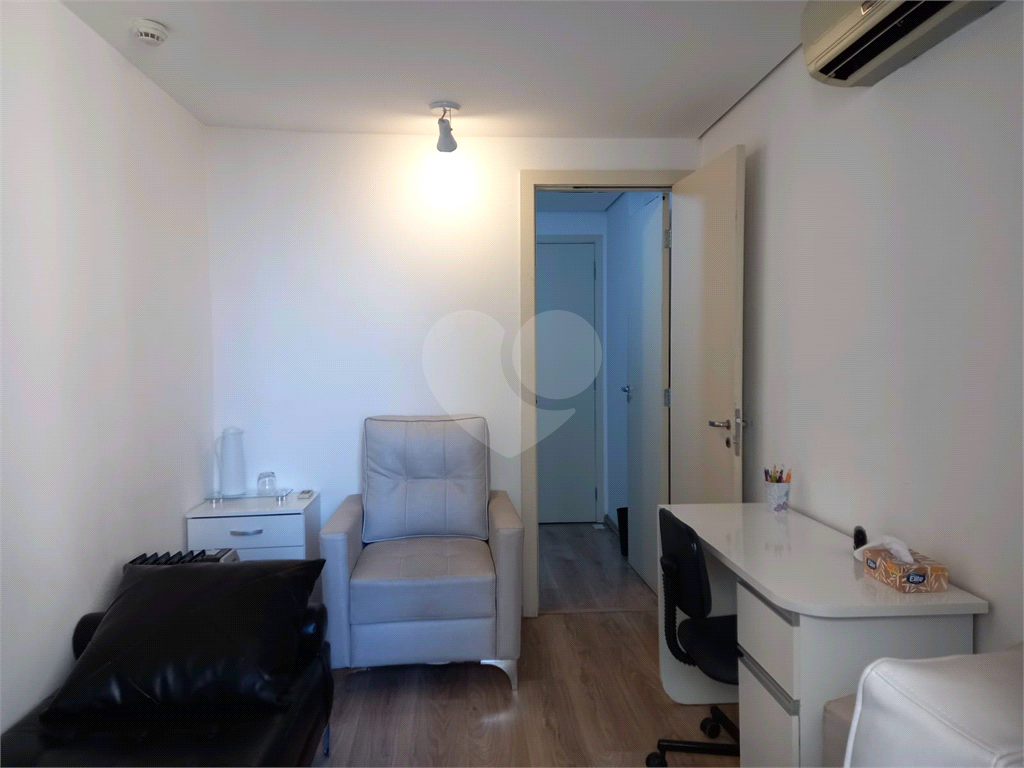Vende se linda Sala Comercial com 37m2 em Frente Metrô Paraíso/Vl. Mariana SP