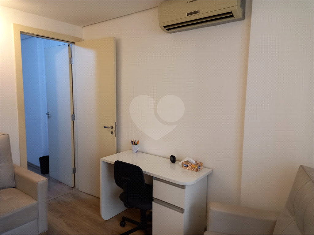 Vende se linda Sala Comercial com 37m2 em Frente Metrô Paraíso/Vl. Mariana SP