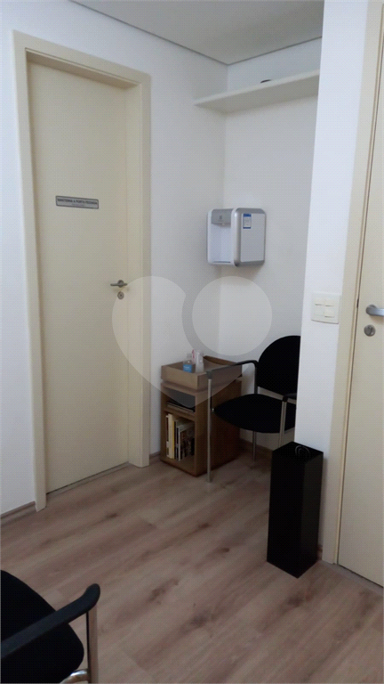 Vende se linda Sala Comercial com 37m2 em Frente Metrô Paraíso/Vl. Mariana SP