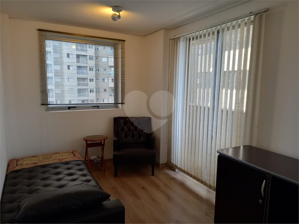 Vende se linda Sala Comercial com 37m2 em Frente Metrô Paraíso/Vl. Mariana SP