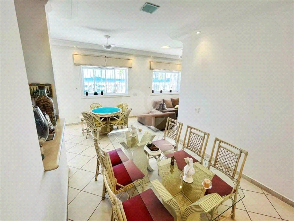 CASA EM FRENTE AO MAR COM 420M2 - ENSEADA - GUARUJÁ 