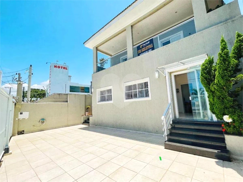 CASA EM FRENTE AO MAR COM 420M2 - ENSEADA - GUARUJÁ 