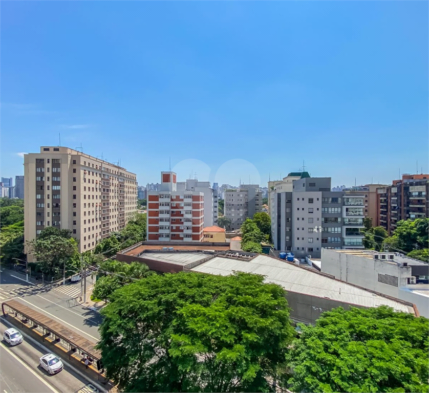 Apartamento com Excelente Localização no Itaim Bibi.