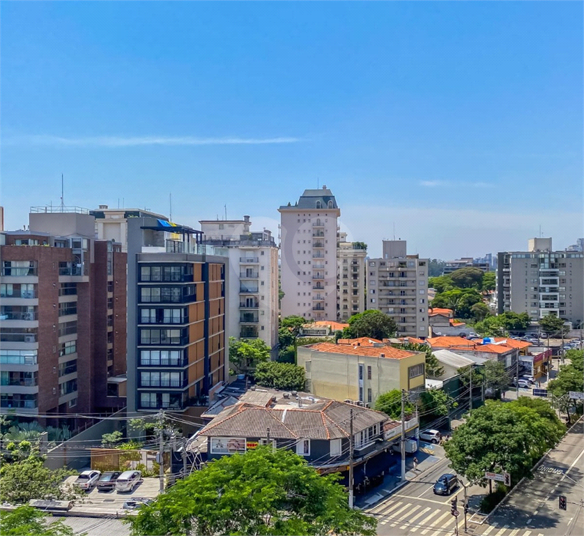 Apartamento com Excelente Localização no Itaim Bibi.