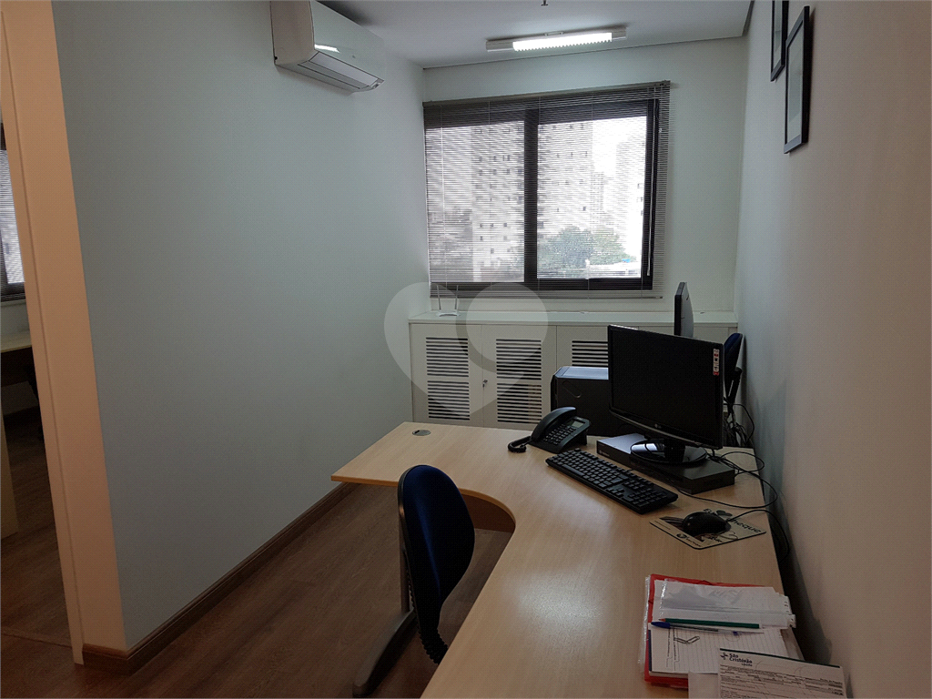 CONJUNTO COMERCIAL  EM SÃO JUDAS COM VAGA DE GARAGEM , REFORMADO!