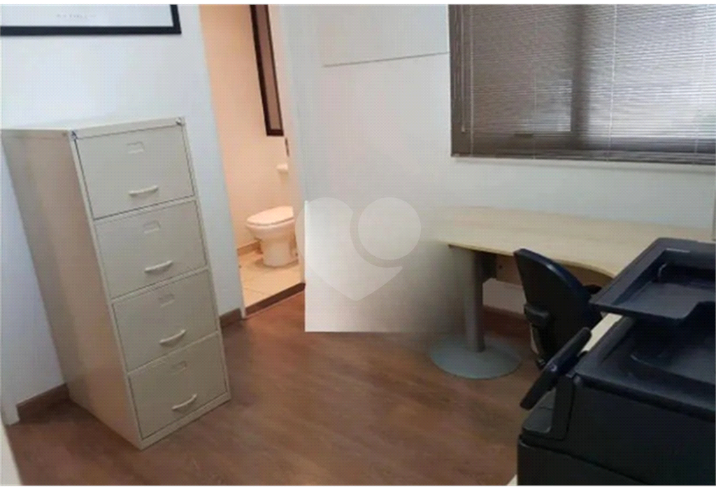 CONJUNTO COMERCIAL  EM SÃO JUDAS COM VAGA DE GARAGEM , REFORMADO!