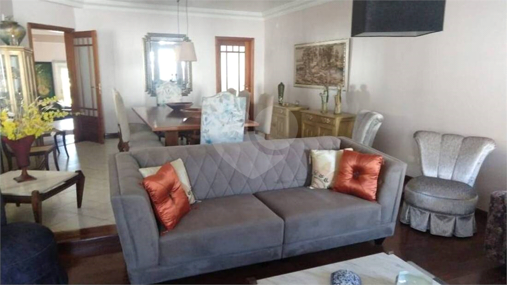 Sobrado à venda com 4 quartos, 340m² - Foto 1
