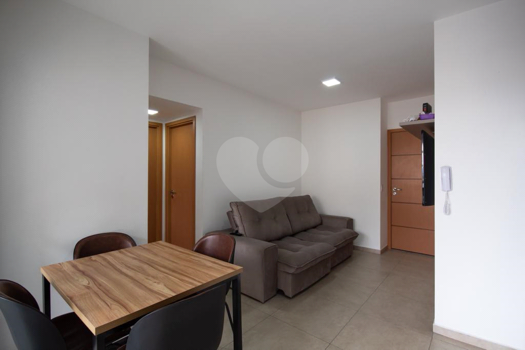 Apartamento a venda numa excelente localização c/ 2 dorms, sala,cozinha, banheiro e 1 vaga demarcada