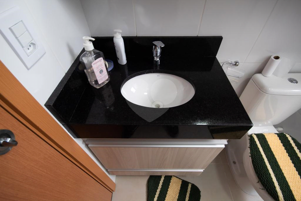 Apartamento a venda numa excelente localização c/ 2 dorms, sala,cozinha, banheiro e 1 vaga demarcada