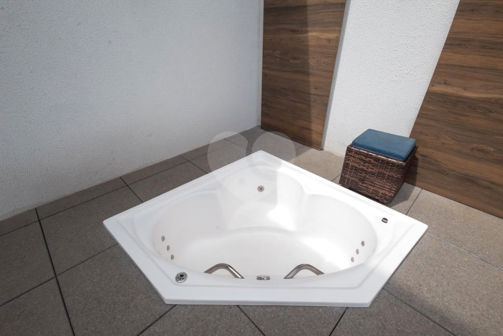 Apartamento a venda numa excelente localização c/ 2 dorms, sala,cozinha, banheiro e 1 vaga demarcada
