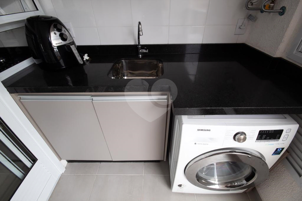 Apartamento a venda numa excelente localização c/ 2 dorms, sala,cozinha, banheiro e 1 vaga demarcada