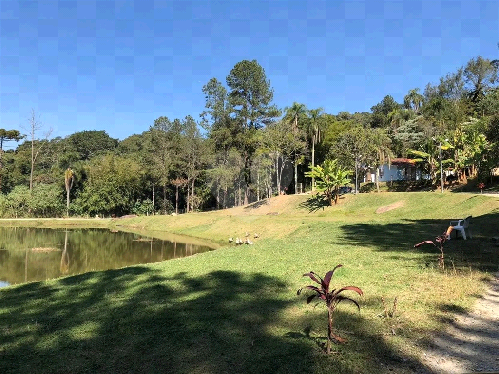 Área com 185 mil m2, 2 casas, 10 dorms, 2 piscinas, e 30 vagas. ITAPEVI - SP