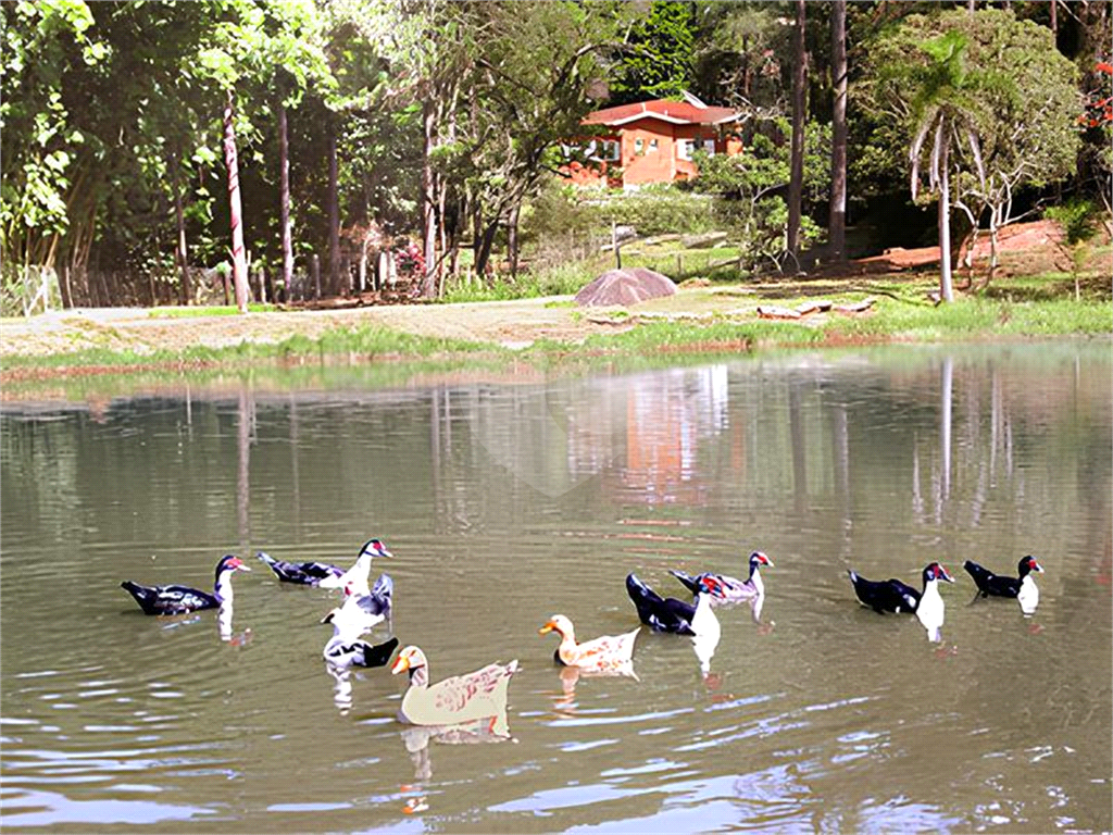Área com 185 mil m2, 2 casas, 10 dorms, 2 piscinas, e 30 vagas. ITAPEVI - SP