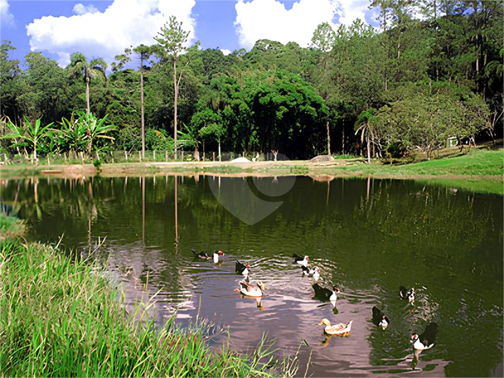 Área com 185 mil m2, 2 casas, 10 dorms, 2 piscinas, e 30 vagas. ITAPEVI - SP
