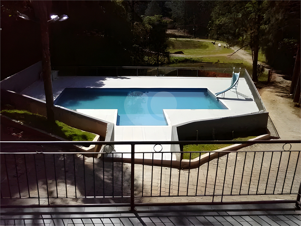 Área com 185 mil m2, 2 casas, 10 dorms, 2 piscinas, e 30 vagas. ITAPEVI - SP
