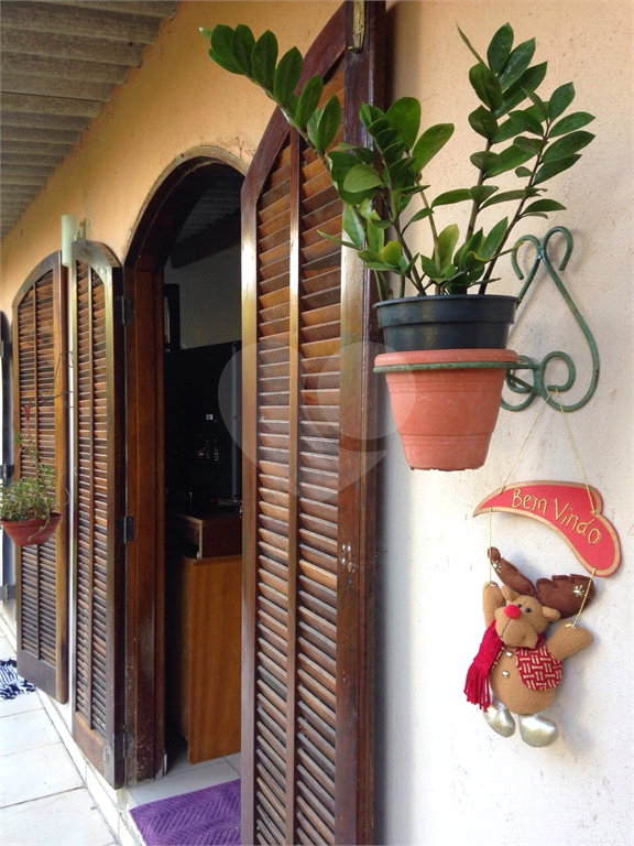 Área com 185 mil m2, 2 casas, 10 dorms, 2 piscinas, e 30 vagas. ITAPEVI - SP