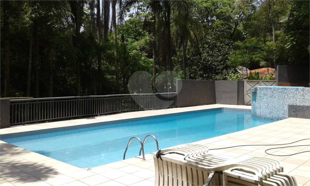 Área com 185 mil m2, 2 casas, 10 dorms, 2 piscinas, e 30 vagas. ITAPEVI - SP