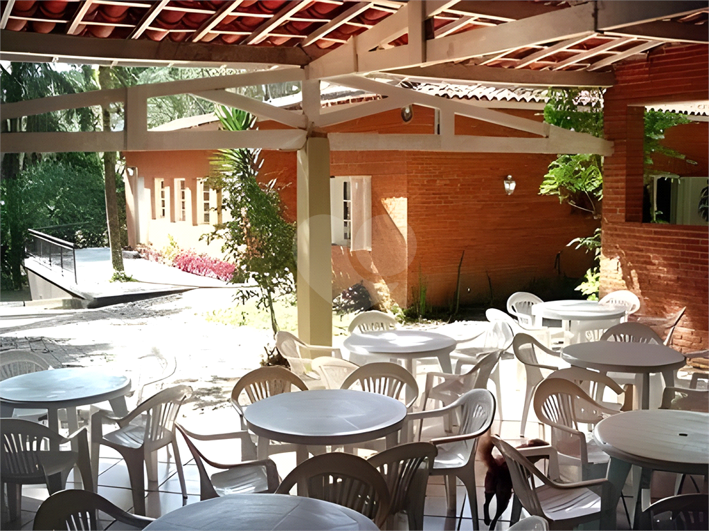 Área com 185 mil m2, 2 casas, 10 dorms, 2 piscinas, e 30 vagas. ITAPEVI - SP