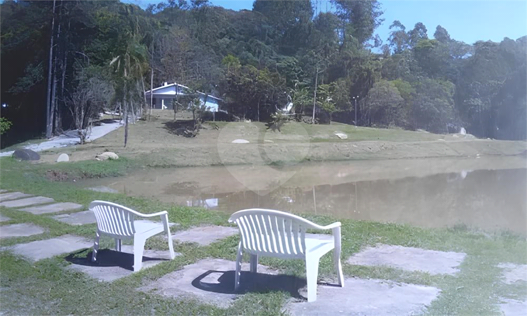 Área com 185 mil m2, 2 casas, 10 dorms, 2 piscinas, e 30 vagas. ITAPEVI - SP