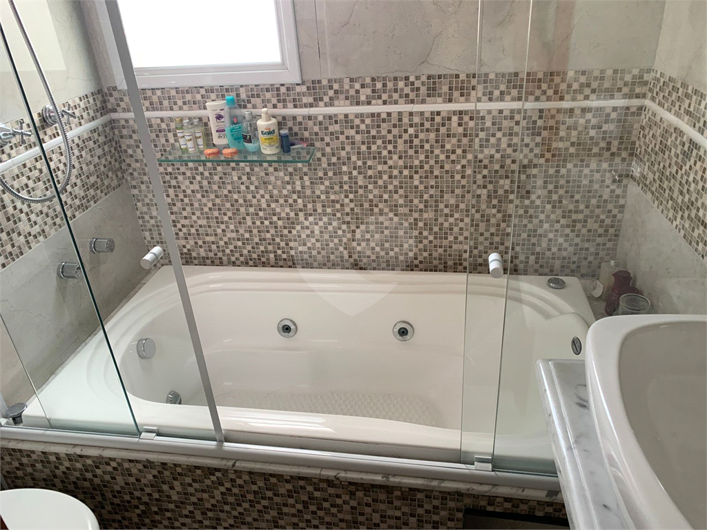 Apartamento 3 dorm., 1 suite e 2 vagas de garagem
