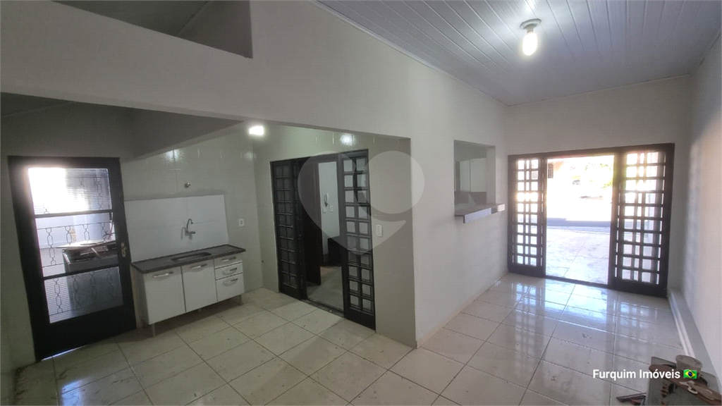 Casa à venda com 3 quartos, 160m² - Foto 1