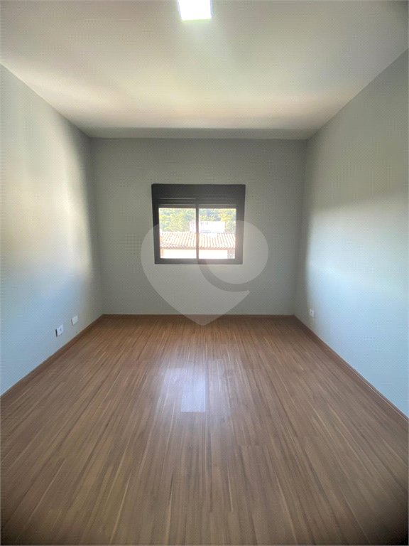 SOBRADO EM CONDOMÍNIO À VENDA NO RES. 9 