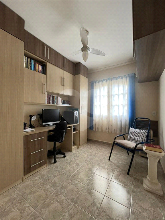 Casa à venda com 3 quartos, 244m² - Foto 16