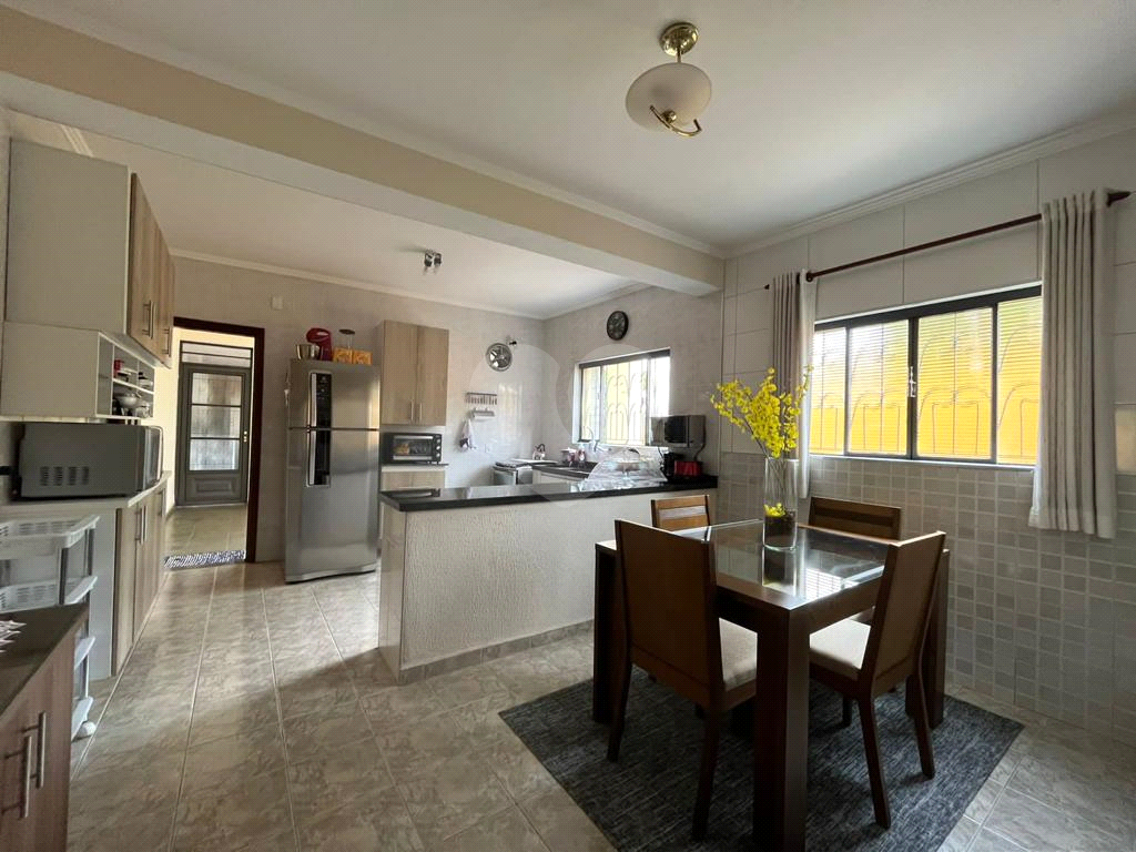 Casa à venda com 3 quartos, 244m² - Foto 34