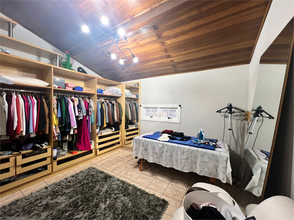 Casa em condomínio fechado, com lazer completo
