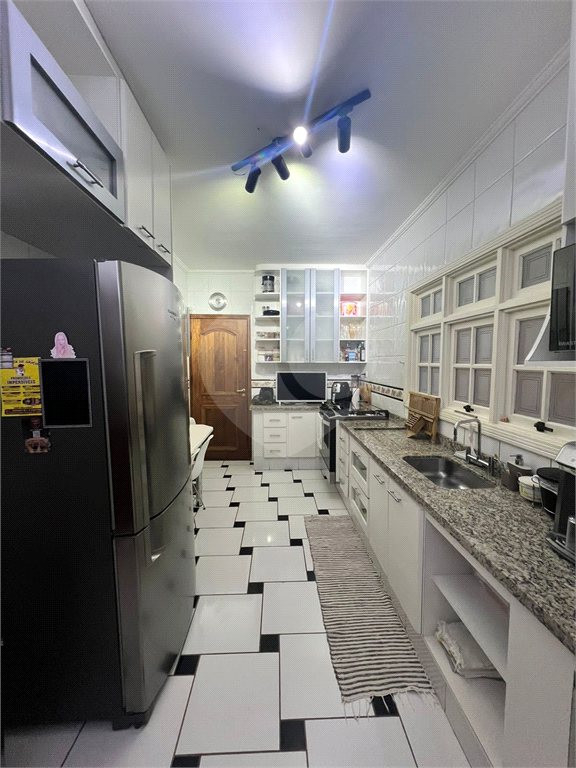 Casa em condomínio fechado, com lazer completo