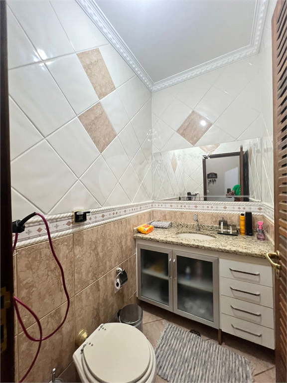 Casa em condomínio fechado, com lazer completo