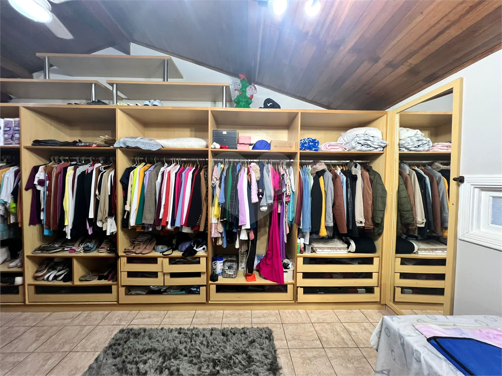 Casa em condomínio fechado, com lazer completo