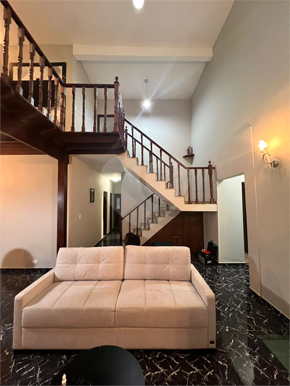 Casa em condomínio fechado, com lazer completo