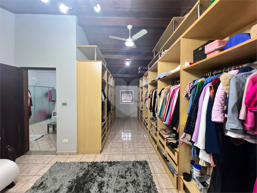 Casa em condomínio fechado, com lazer completo