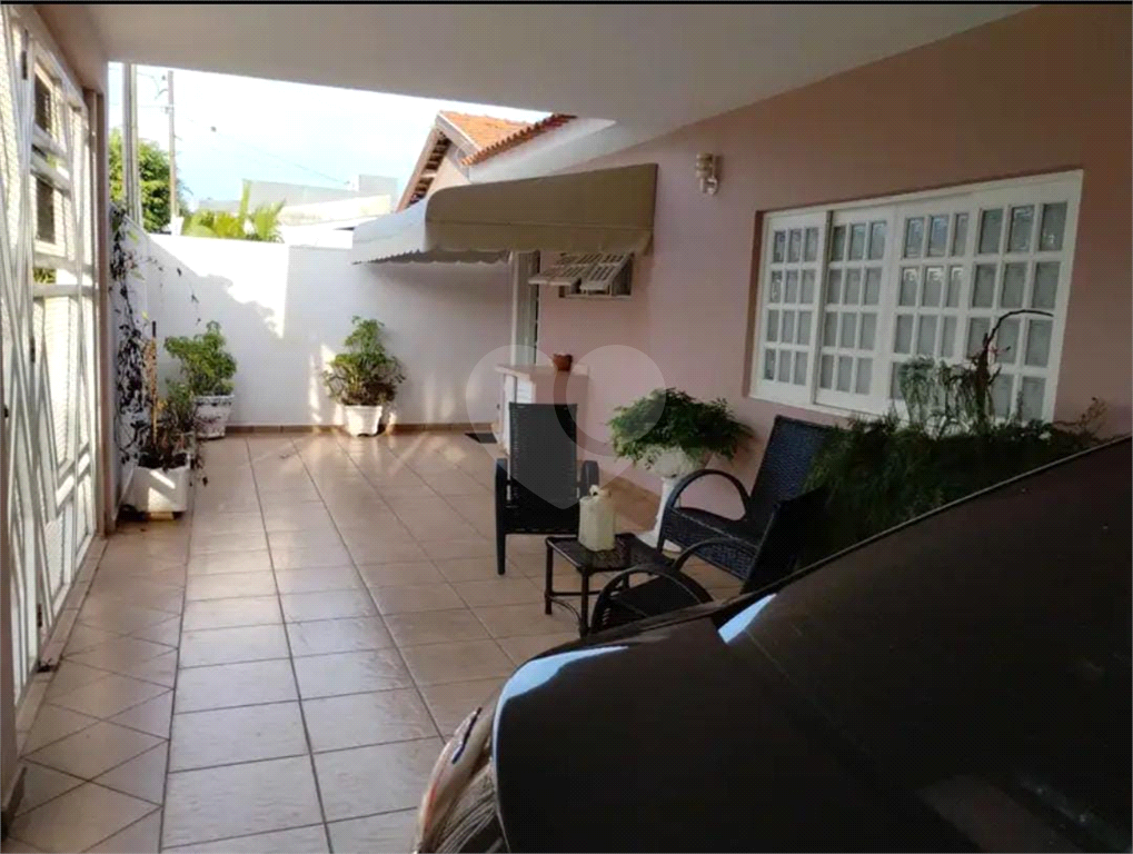 Casa à venda com 3 quartos, 213m² - Foto 1