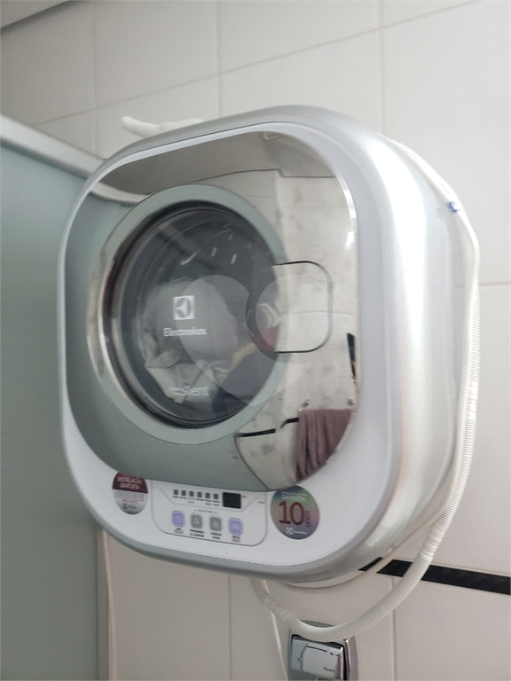 Vendo Apartamento com 3 Dormitórios na Av Celso Garcia!!