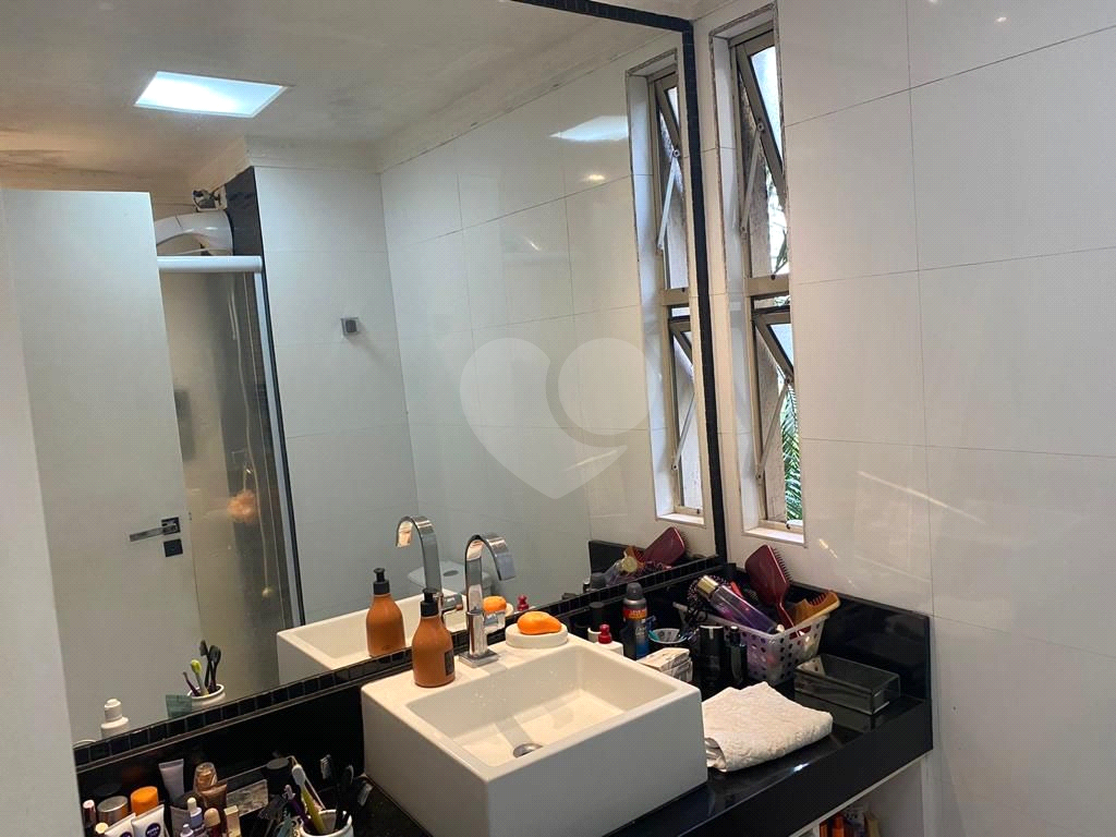 Vendo Apartamento com 3 Dormitórios na Av Celso Garcia!!