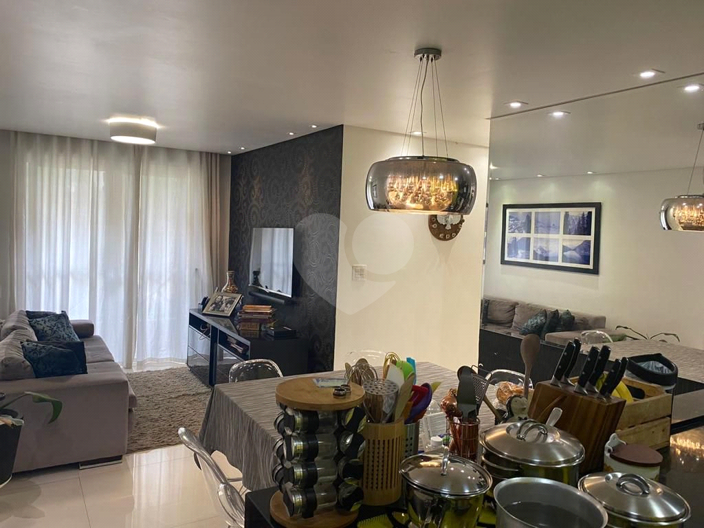 Vendo Apartamento com 3 Dormitórios na Av Celso Garcia!!
