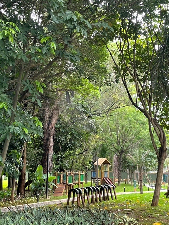 Vendo Apartamento com 3 Dormitórios na Av Celso Garcia!!