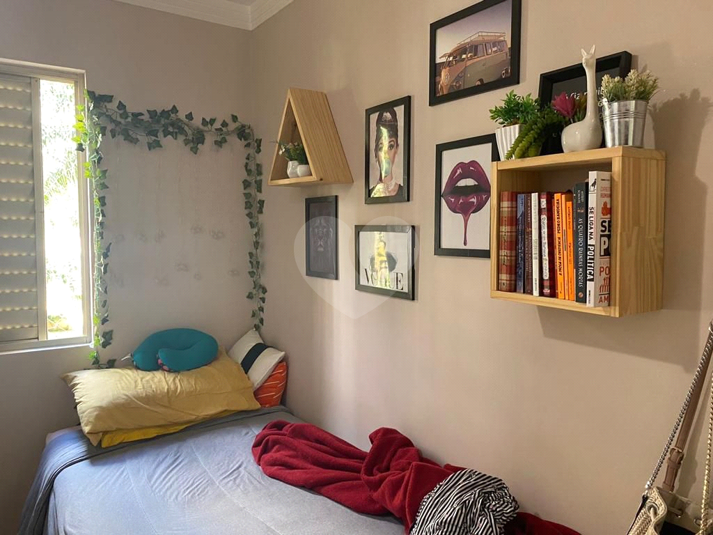 Vendo Apartamento com 3 Dormitórios na Av Celso Garcia!!