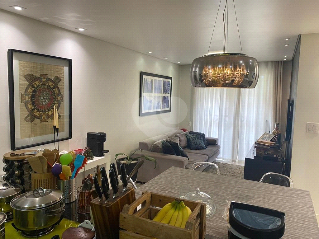 Vendo Apartamento com 3 Dormitórios na Av Celso Garcia!!