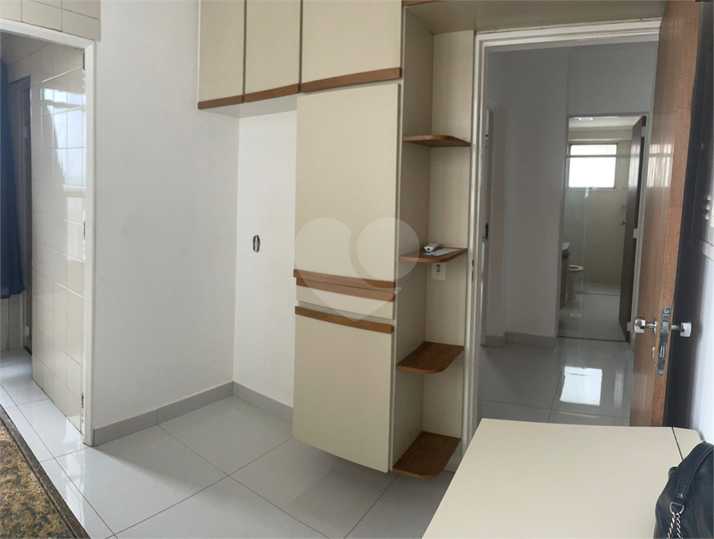 Apartamento à venda com 2 quartos, 70m² - Foto 3